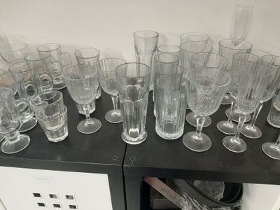 stock di bicchieri nuovi da negozio - Foto 2