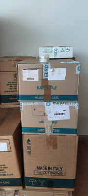 Stock di contenitori per il packaging cosmetico e farmaceutico