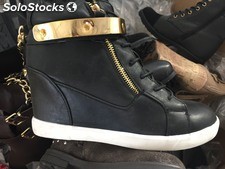 Stock Zapatos marca Piaza Italia