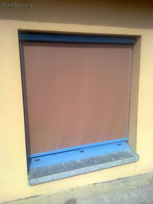 Store enrouleur screen intérieur ou extérieur avec toile micro perforée