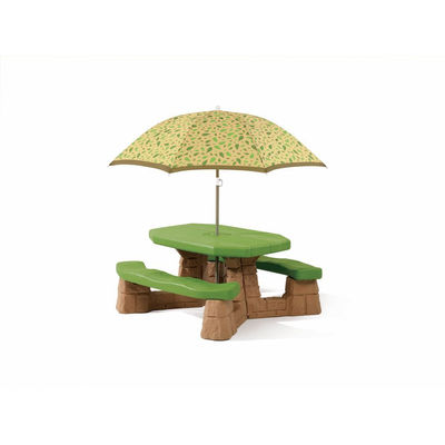 Table de pique-nique avec parasol