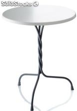 Table en acier avec structure en forme, vigna table