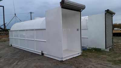 Tanque de almacenamiento con contenedor y cabina para despacho integrada