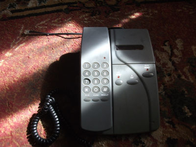 Telefon stacjonarny z sekretarką PHONE PH-138