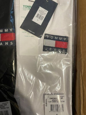 Tommy Jeans Badge t-shirt wholesale hurt - Zdjęcie 3