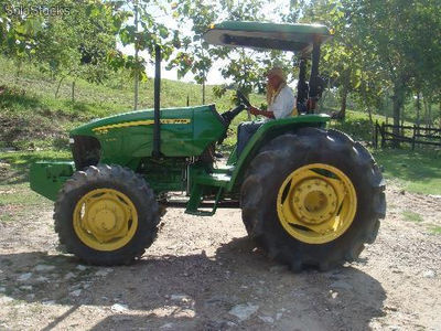Tractor John Deere 5320 4x4 80hp solo 1400 horas