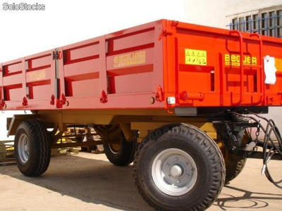 Trailer agrícola 6000 kg de 2 ejes con volteo posterior hidraúlico