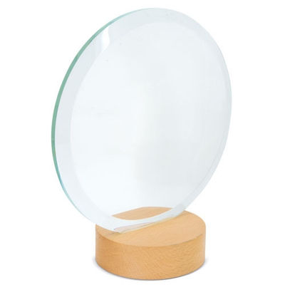 Trofeo circular fabricado en cristal con base de madera - Foto 4