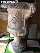 Vases en marbre blanc de Macael sculptés à la main.
