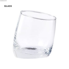 Vaso de cristal inclinado