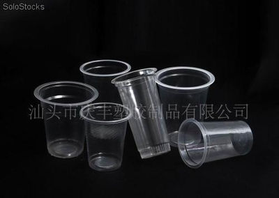 vasos desechables transparentes