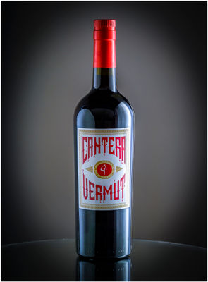 Vermut CANTERA vino aromatizado elaborado en pequeñas cantidades.