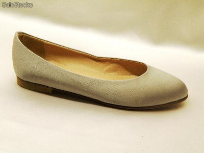 zapato plano en color gris satinado